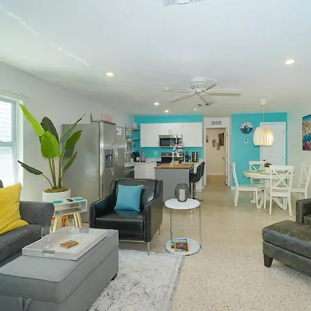 Modern, Fresh - Only 3 Miles To The Beach! Sarasota Exterior photo