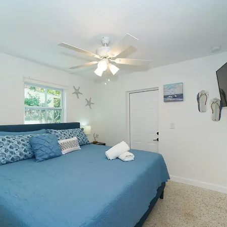 Modern, Fresh - Only 3 Miles To The Beach! Sarasota Exterior photo