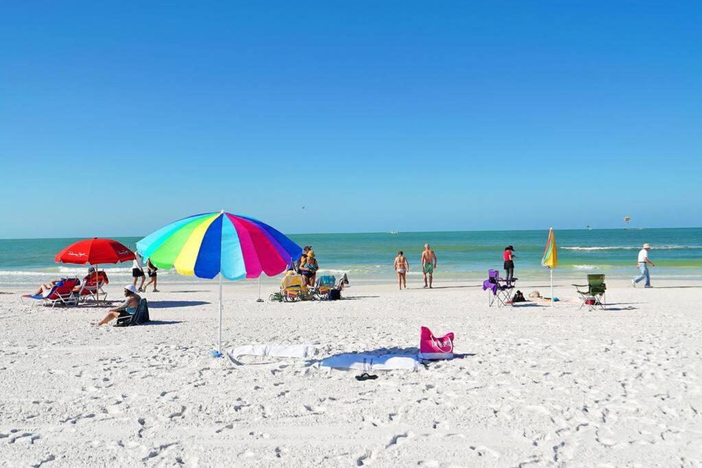 Modern, Fresh - Only 3 Miles To The Beach! Sarasota