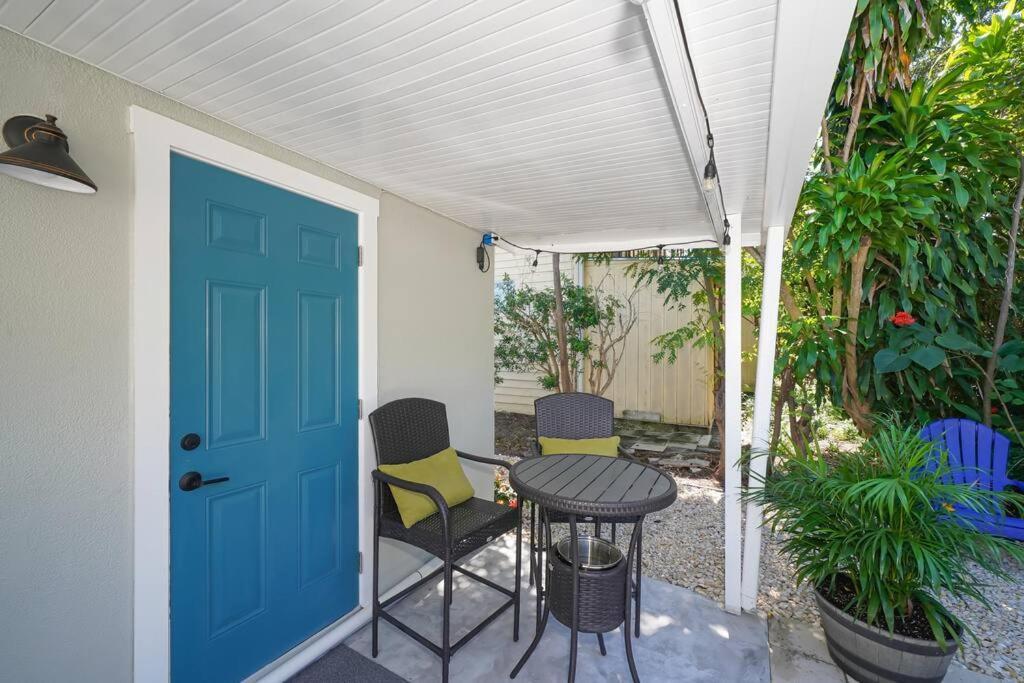 Modern, Fresh - Only 3 Miles To The Beach! *