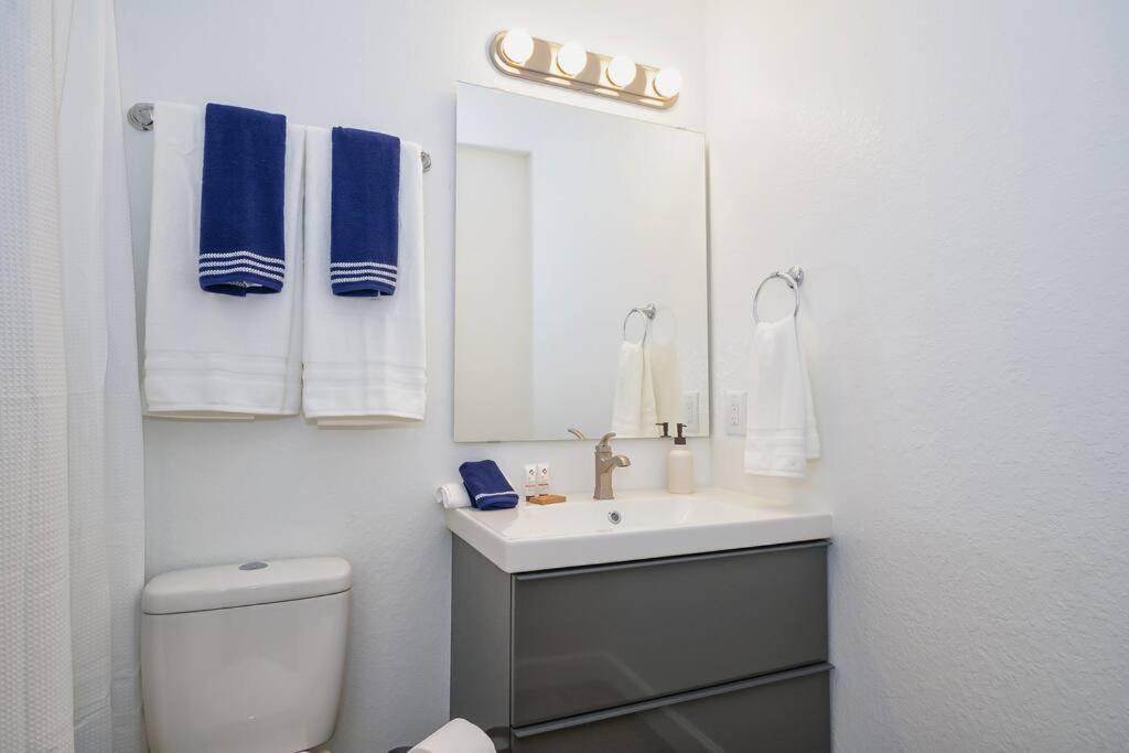 Modern, Fresh - Only 3 Miles To The Beach! Apartamento Sarasota