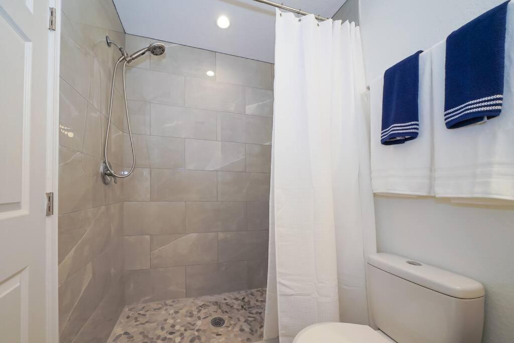 Modern, Fresh - Only 3 Miles To The Beach! * Sarasota